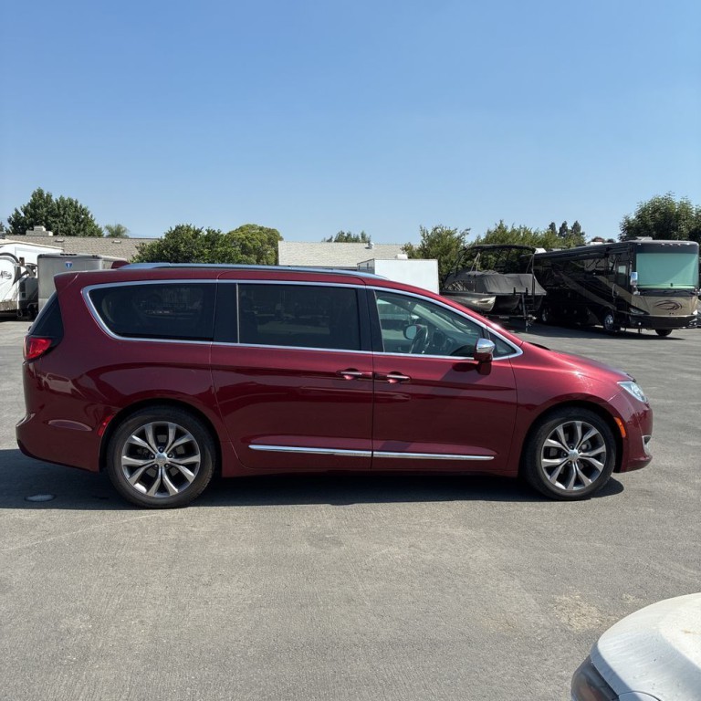 2019 Chrysler Pacifica Image 4