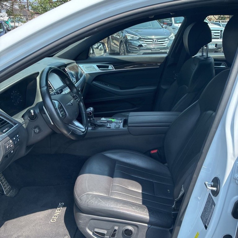 2019 Genesis G80 Image 10