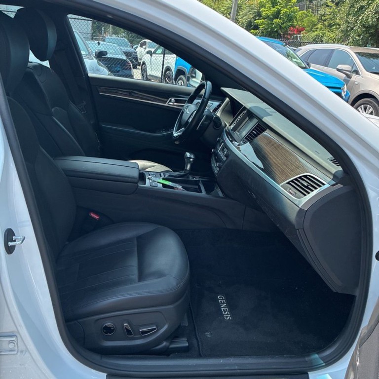 2019 Genesis G80 Image 12