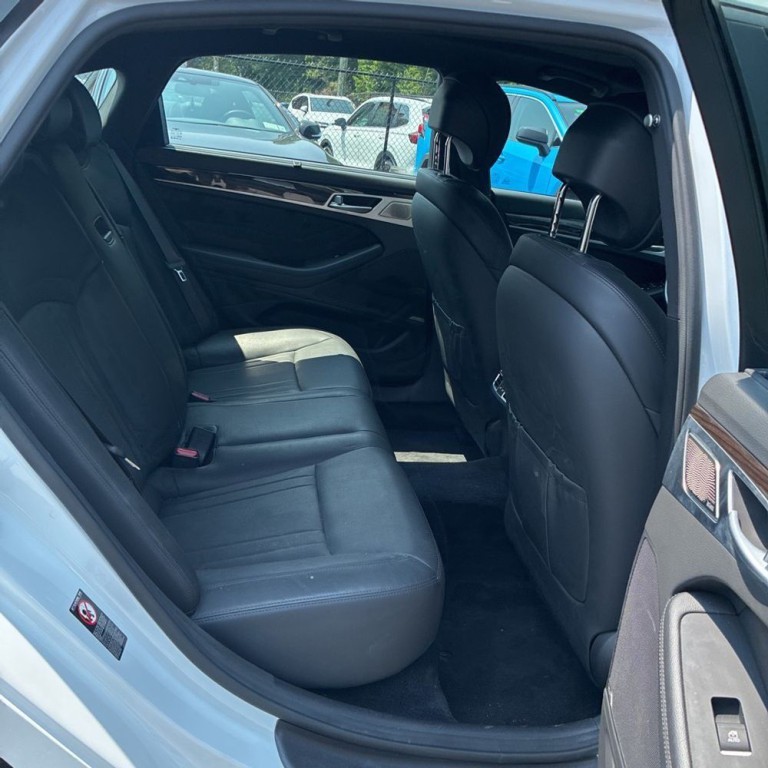 2019 Genesis G80 Image 18