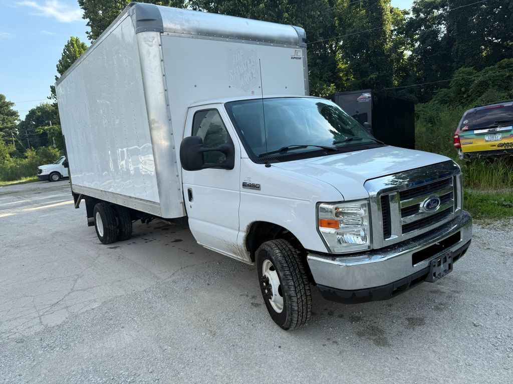 2016 Ford E-450 Image 1