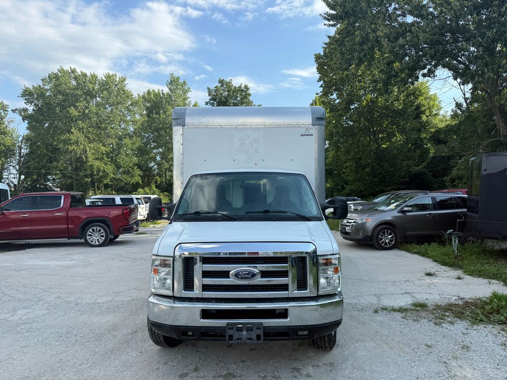 2016 Ford E-450 Image 2