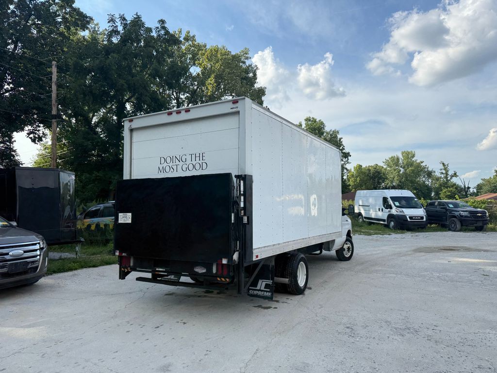 2016 Ford E-450 Image 4