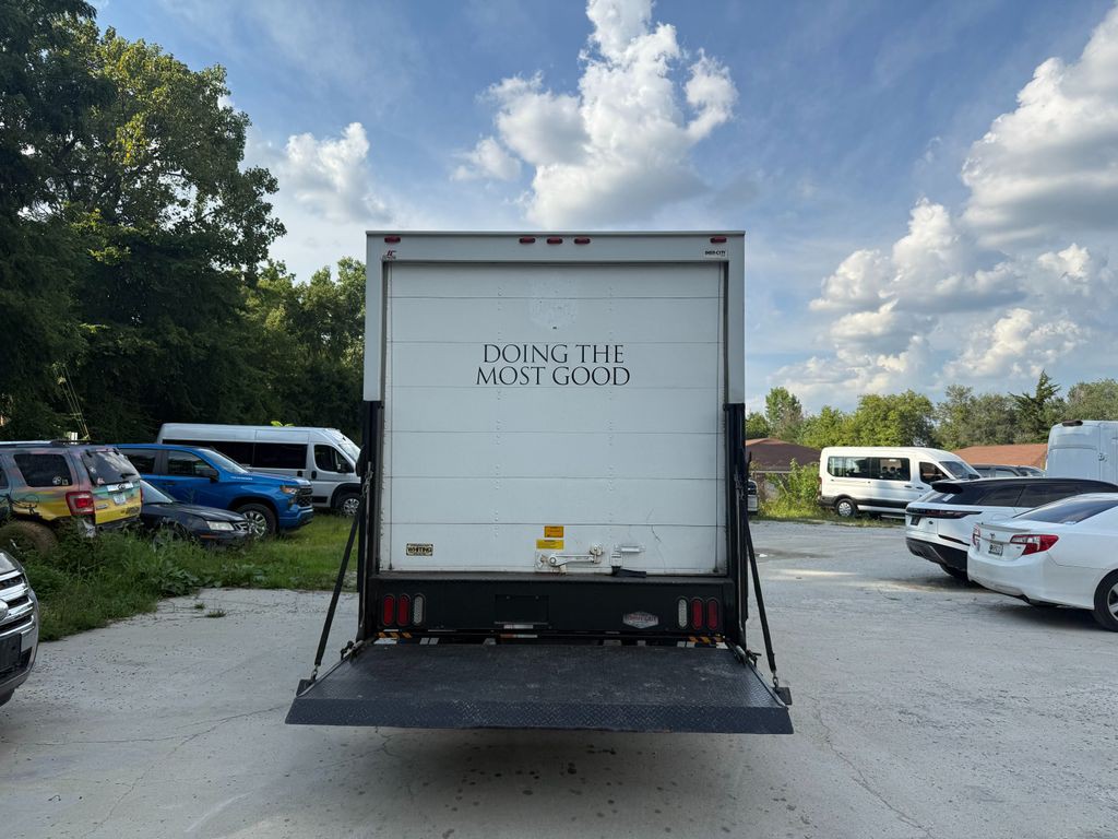 2016 Ford E-450 Image 7