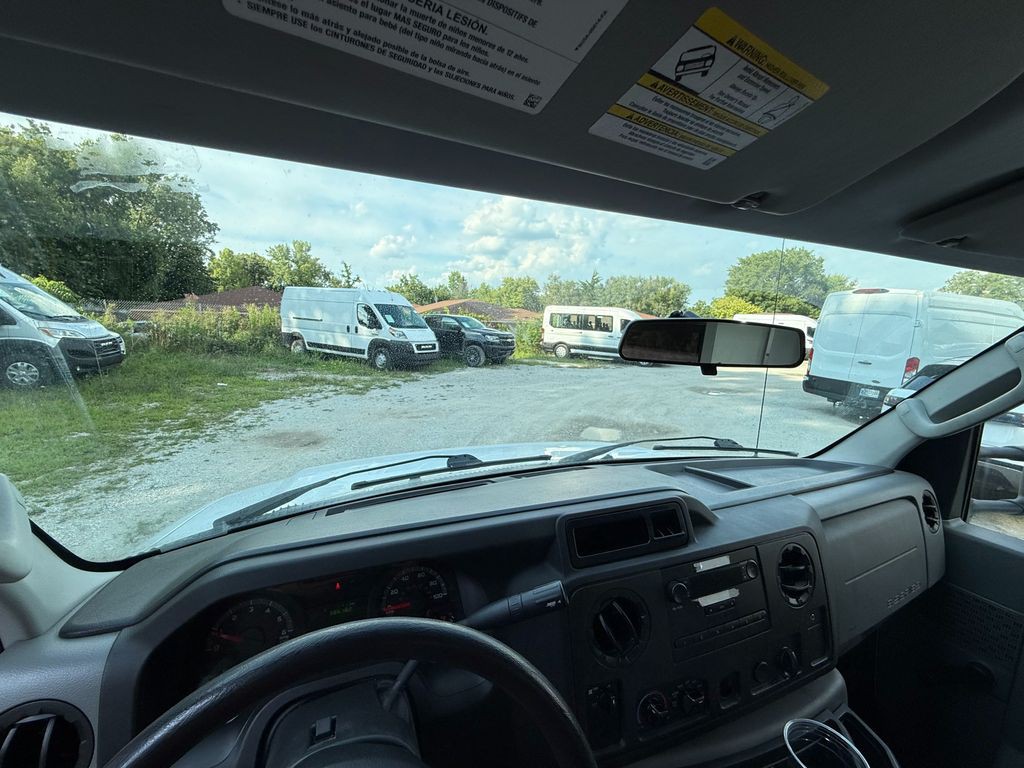 2016 Ford E-450 Image 10