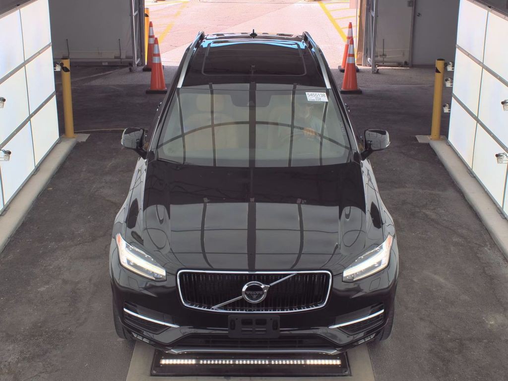 2018 Volvo XC90 Image 2