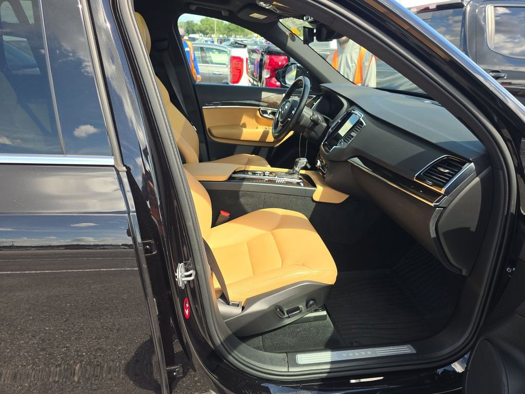 2018 Volvo XC90 Image 9
