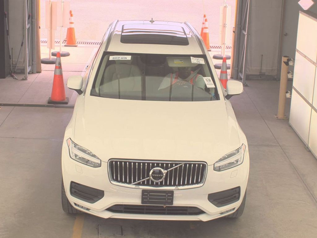 2020 Volvo XC90 Image 2