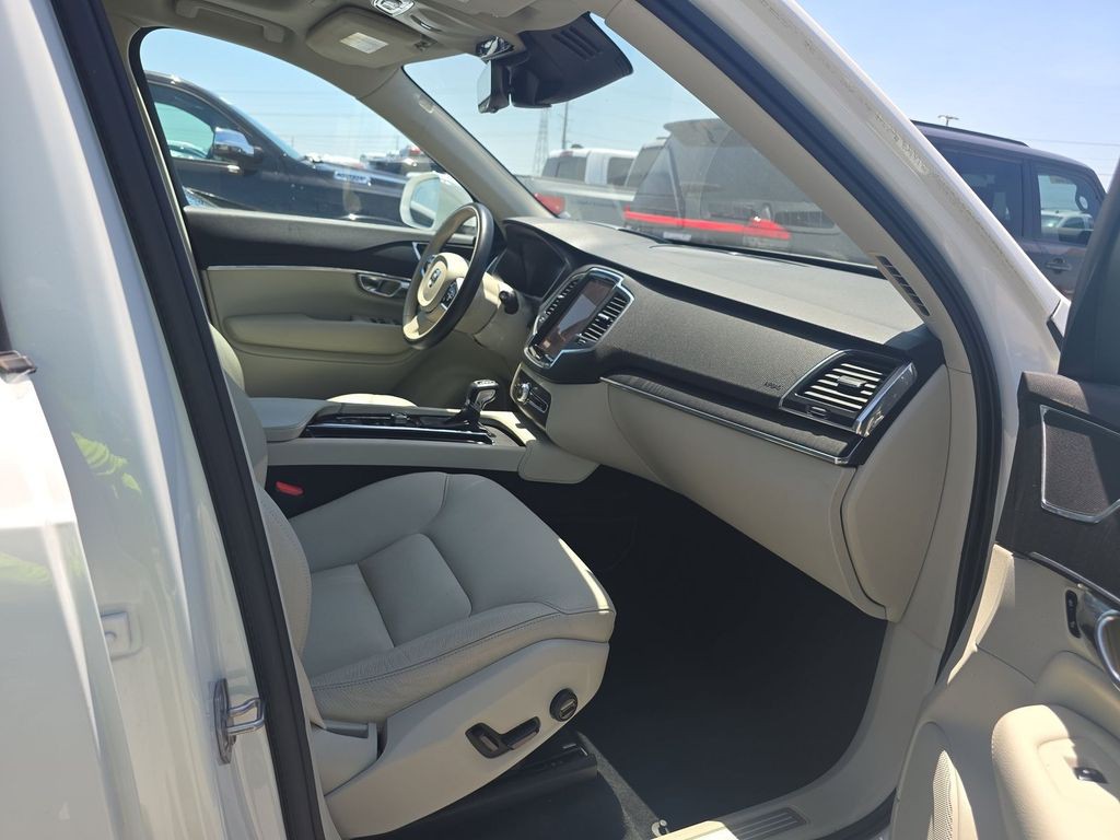 2020 Volvo XC90 Image 9