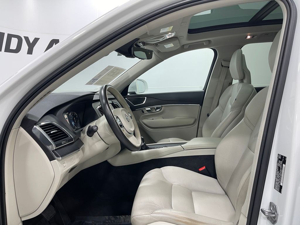 2020 Volvo XC90 Image 14
