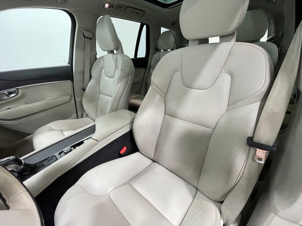 2020 Volvo XC90 Image 15