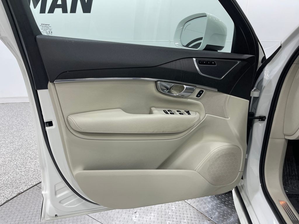 2020 Volvo XC90 Image 16