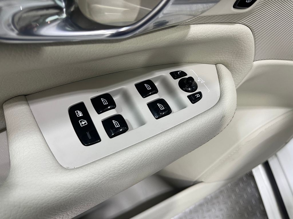2020 Volvo XC90 Image 17