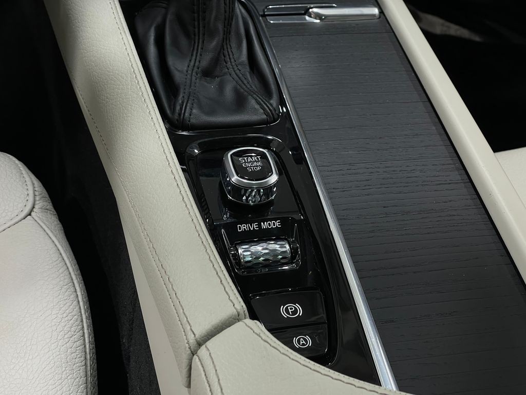 2020 Volvo XC90 Image 21