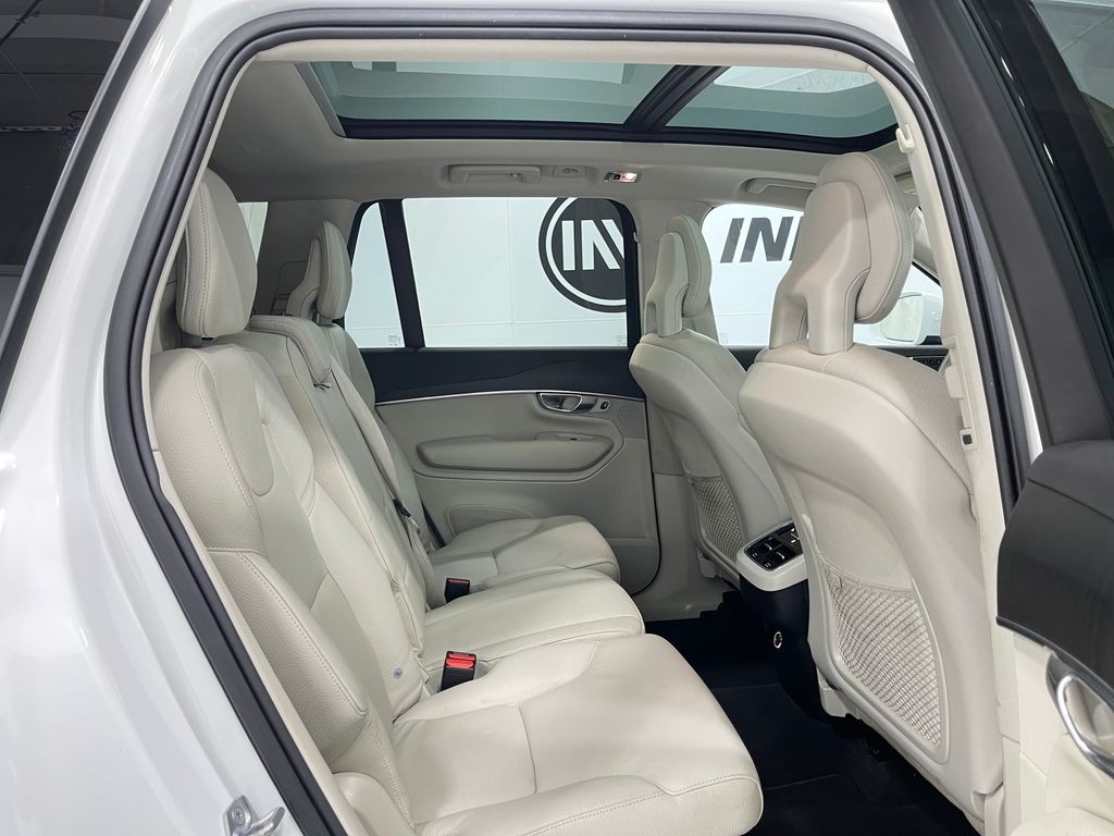 2020 Volvo XC90 Image 32