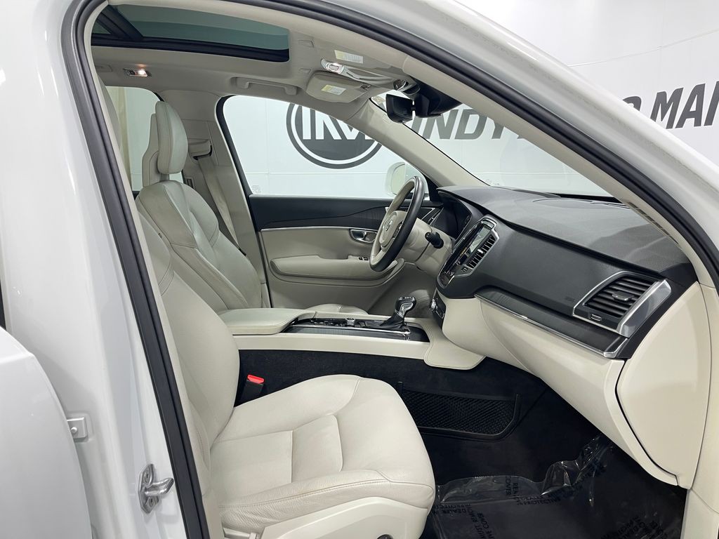 2020 Volvo XC90 Image 33
