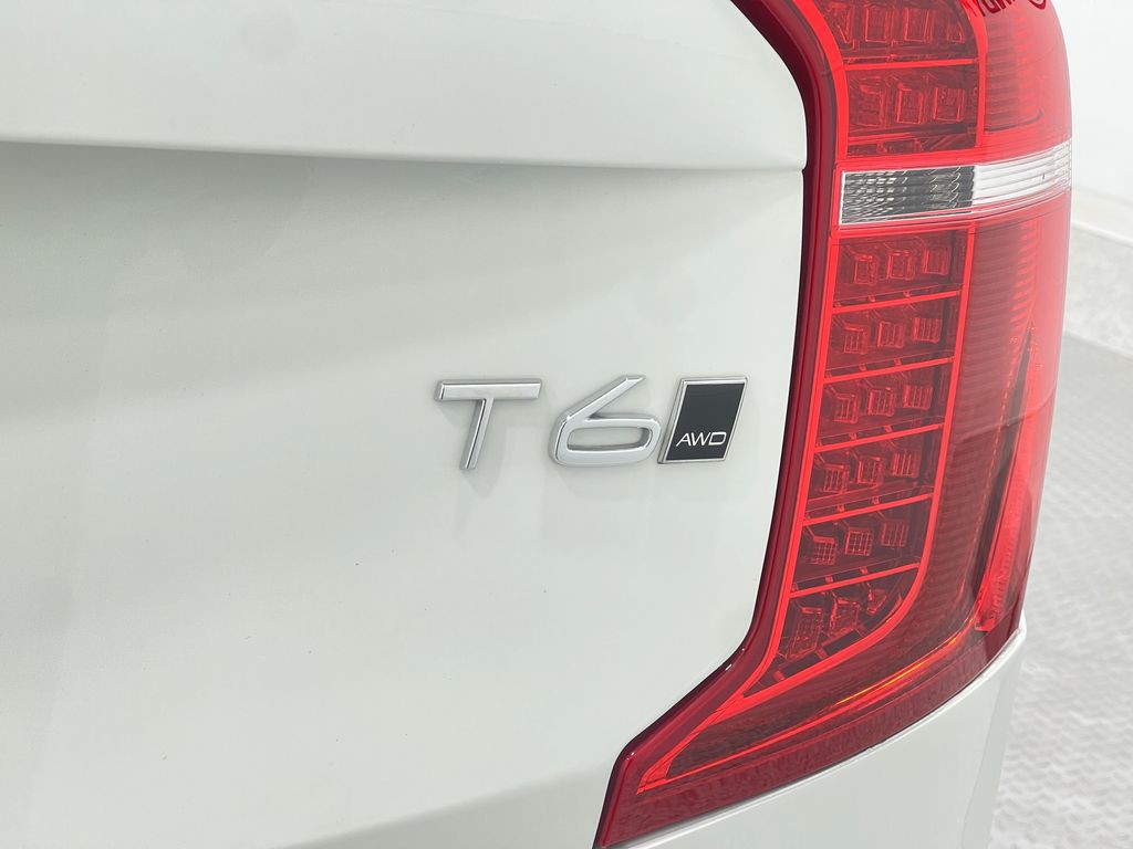 2020 Volvo XC90 Image 40