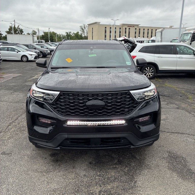 2021 Ford Explorer Image 2