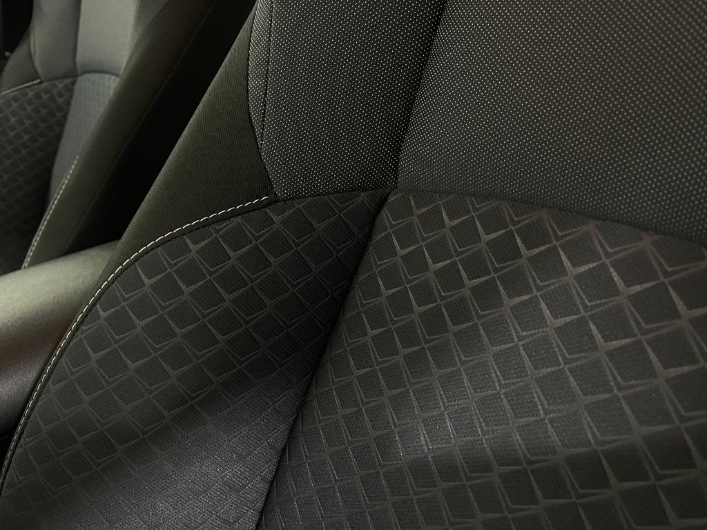 2021 Toyota C-HR Image 16