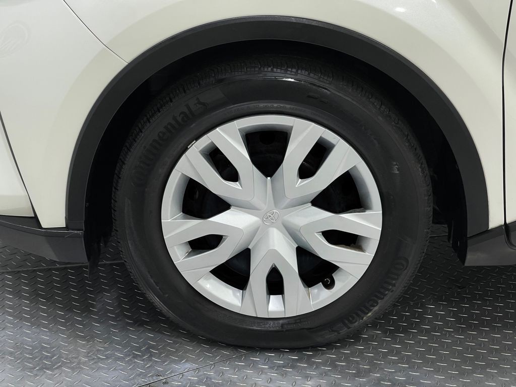 2021 Toyota C-HR Image 33