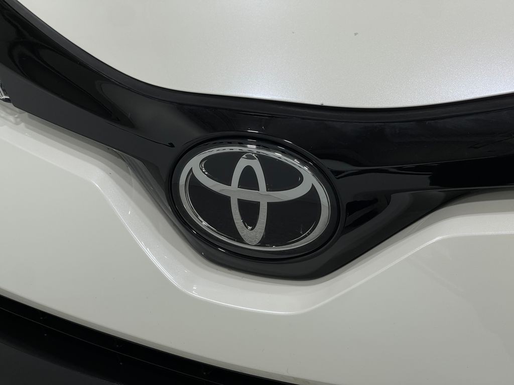 2021 Toyota C-HR Image 36