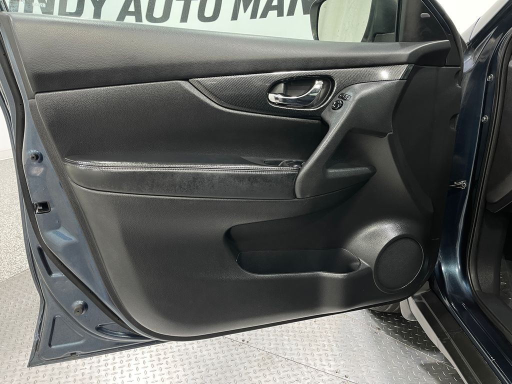 2016 Nissan Rogue Image 14