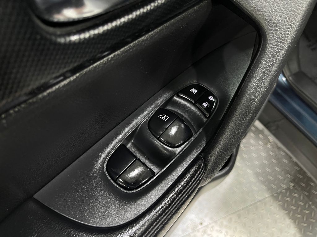 2016 Nissan Rogue Image 15