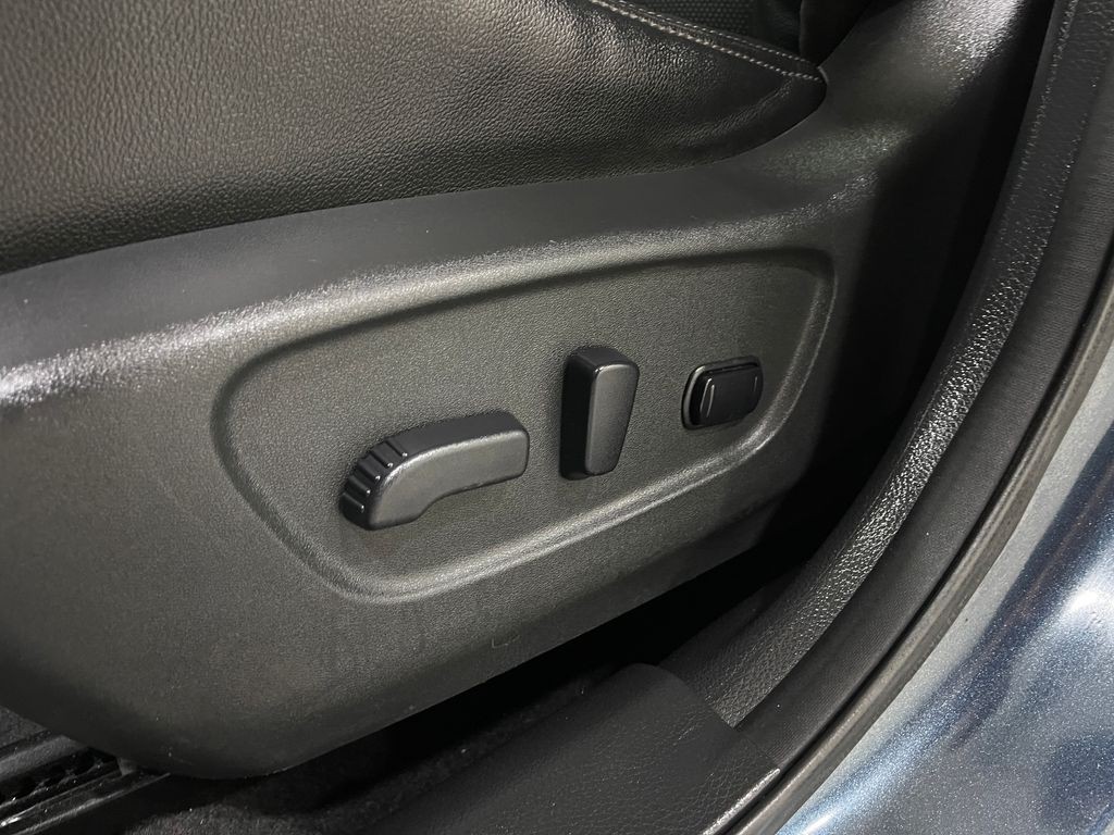 2016 Nissan Rogue Image 16