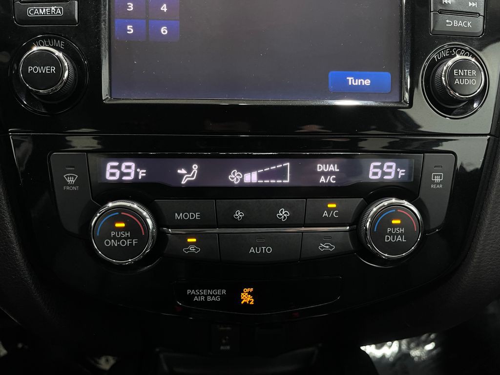 2016 Nissan Rogue Image 24