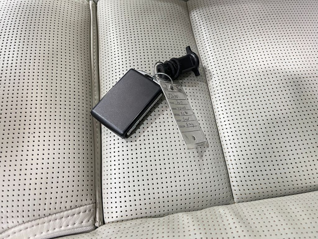 2017 Volvo XC90 Image 39