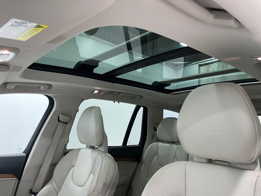 2017 Volvo XC90 Image 12