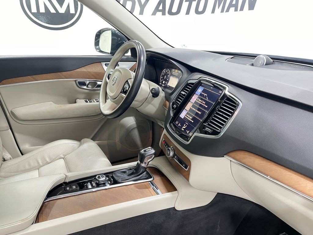 2017 Volvo XC90 Image 21