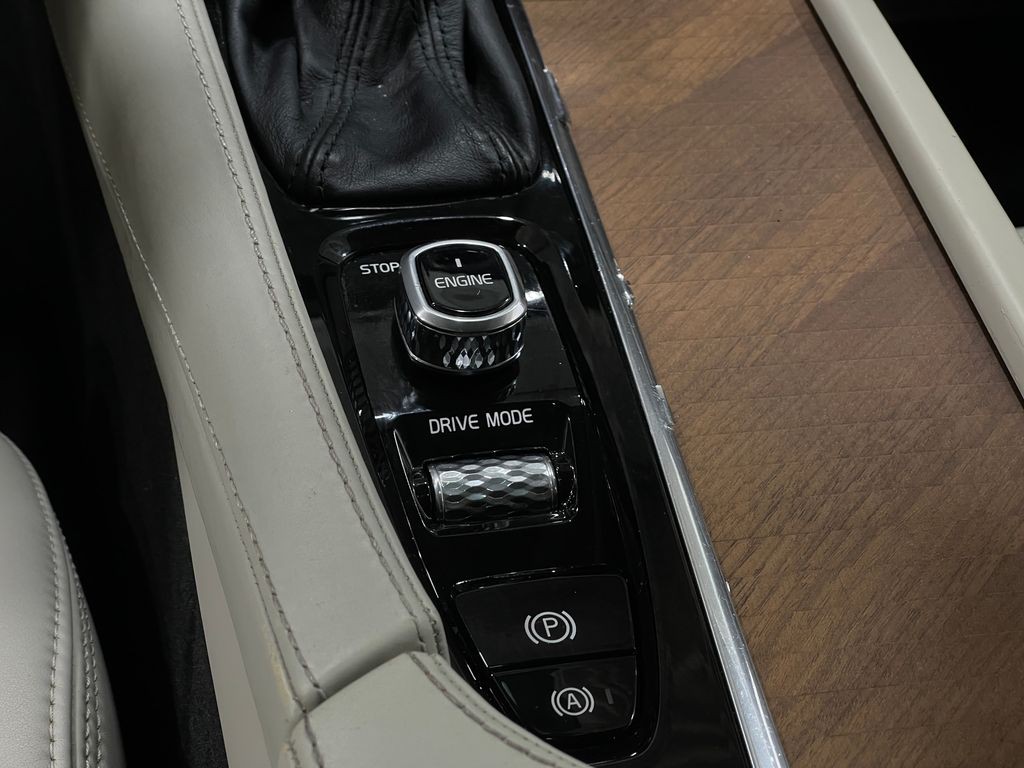 2017 Volvo XC90 Image 22