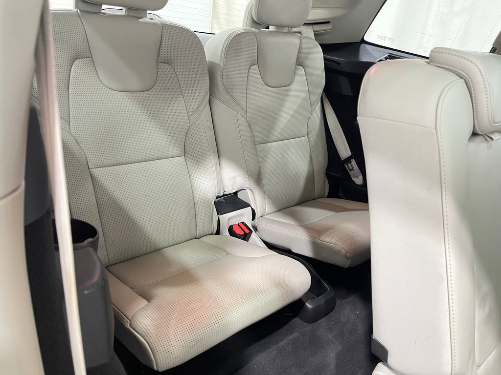 2017 Volvo XC90 Image 32