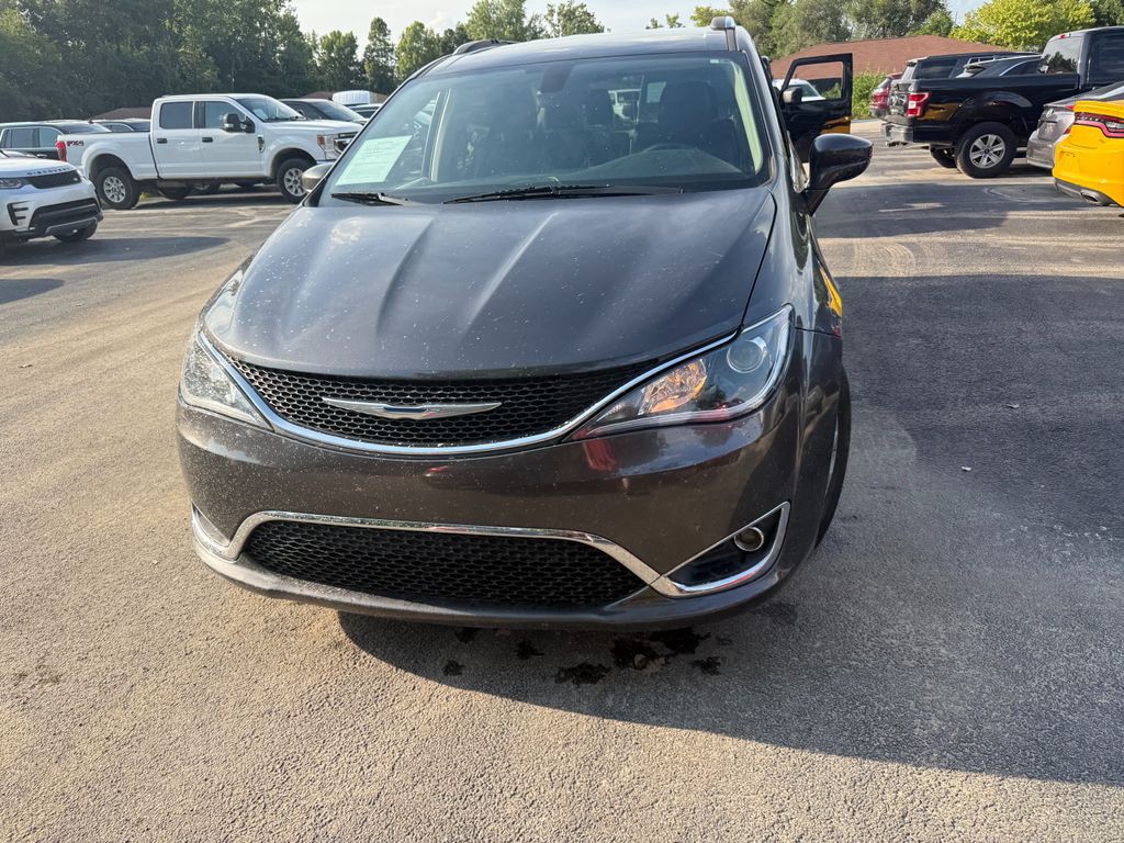 2018 Chrysler Pacifica Image 2