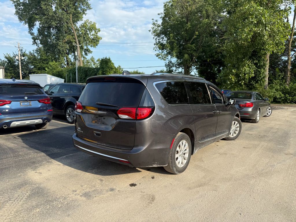 2018 Chrysler Pacifica Image 4