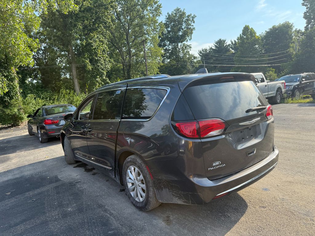 2018 Chrysler Pacifica Image 6