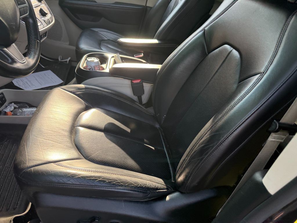 2018 Chrysler Pacifica Image 7