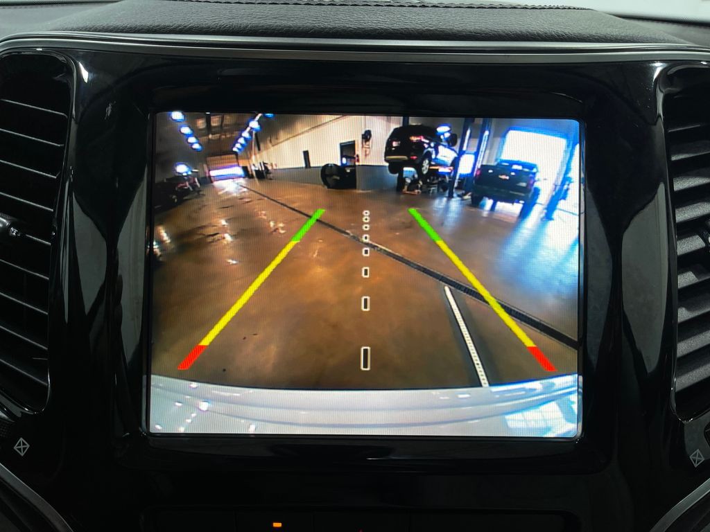 2019 Jeep Cherokee Image 11