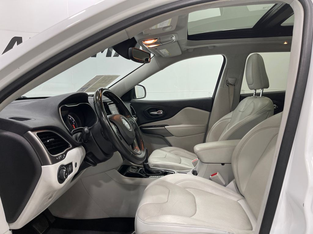 2019 Jeep Cherokee Image 14