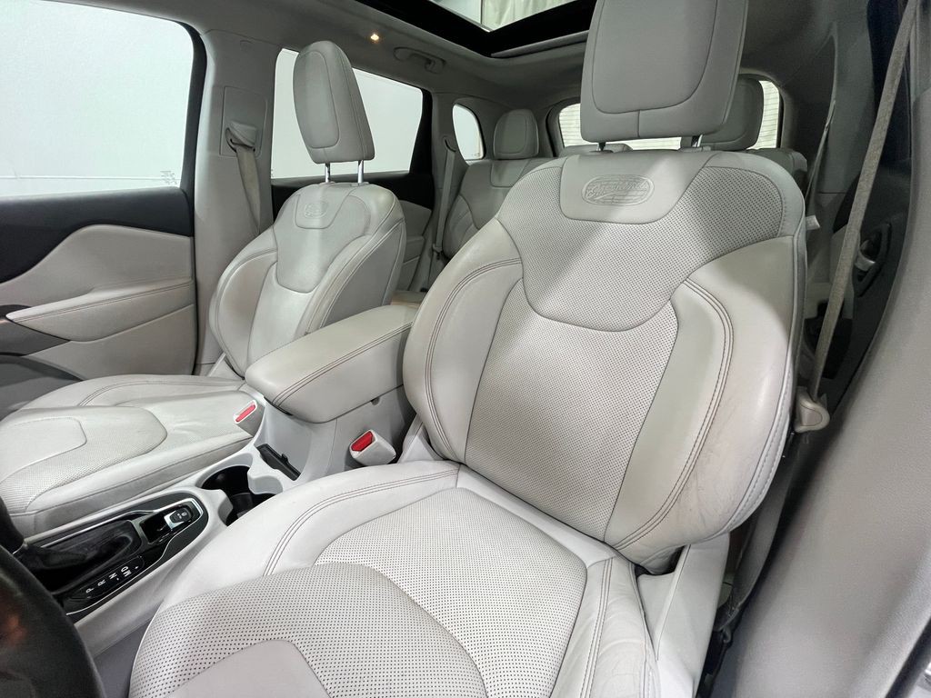 2019 Jeep Cherokee Image 15