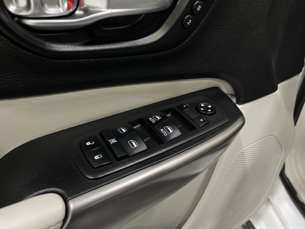 2019 Jeep Cherokee Image 17