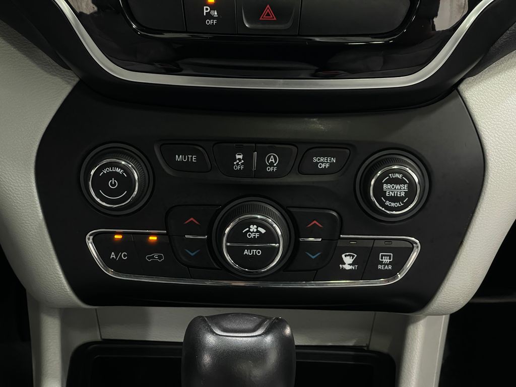 2019 Jeep Cherokee Image 26