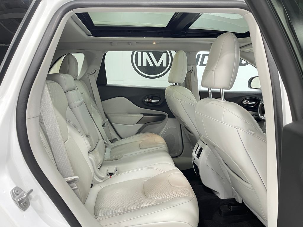 2019 Jeep Cherokee Image 32