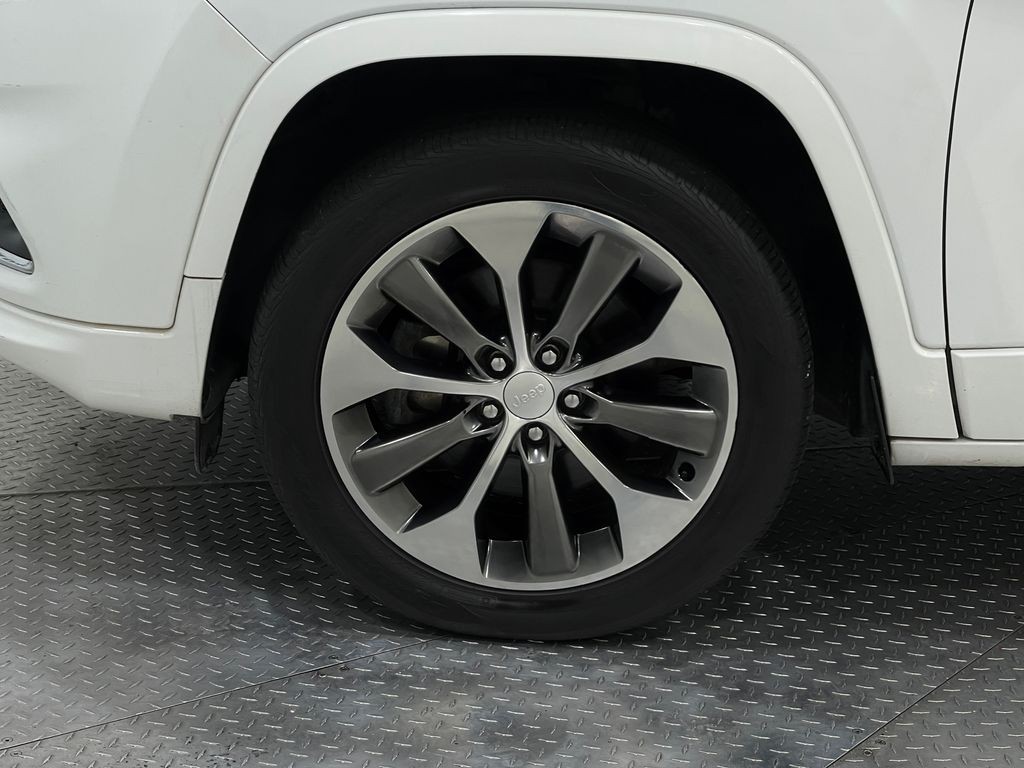 2019 Jeep Cherokee Image 36