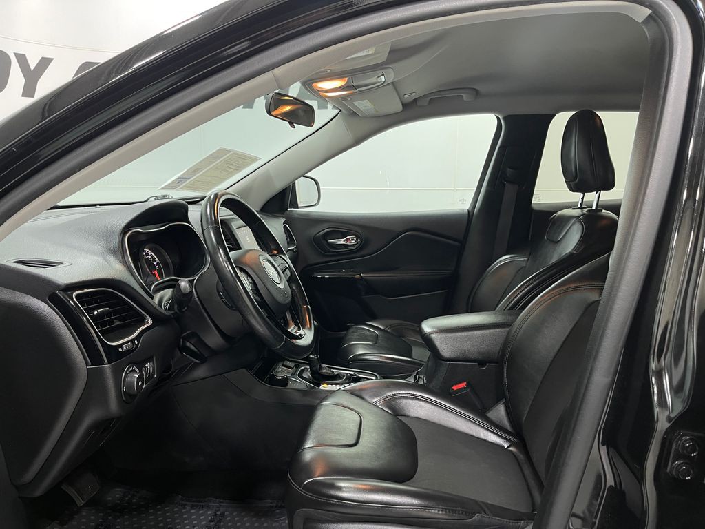 2019 Jeep Cherokee Image 12