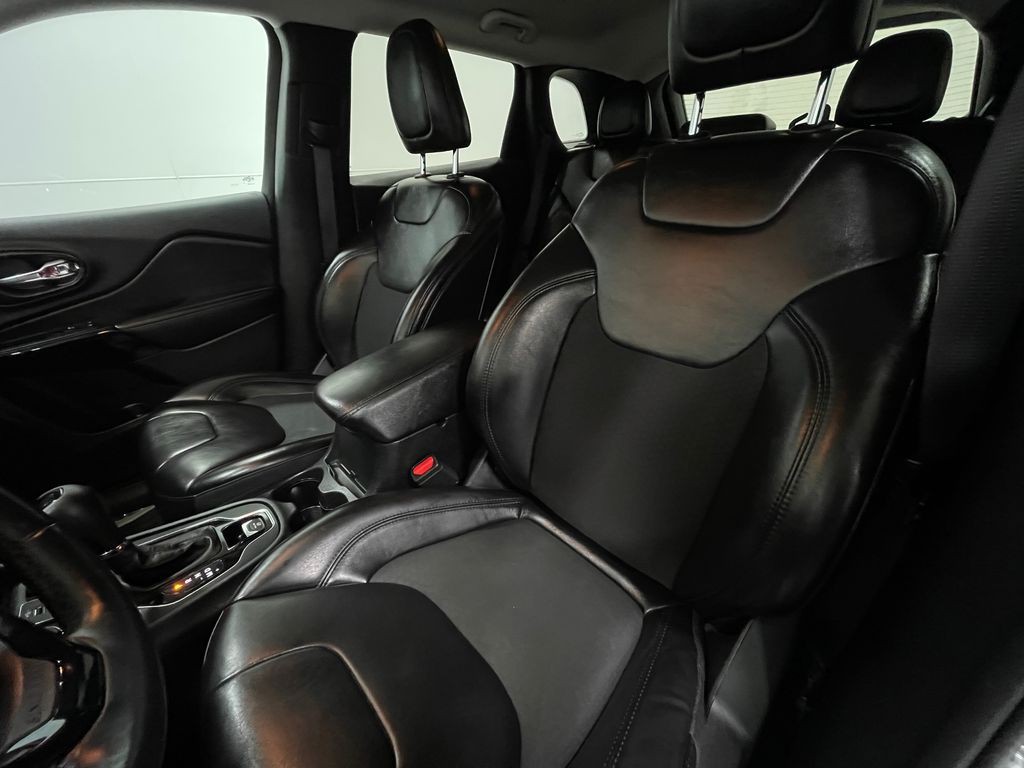 2019 Jeep Cherokee Image 13