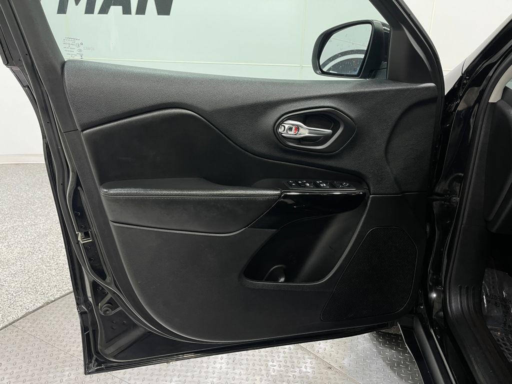 2019 Jeep Cherokee Image 14