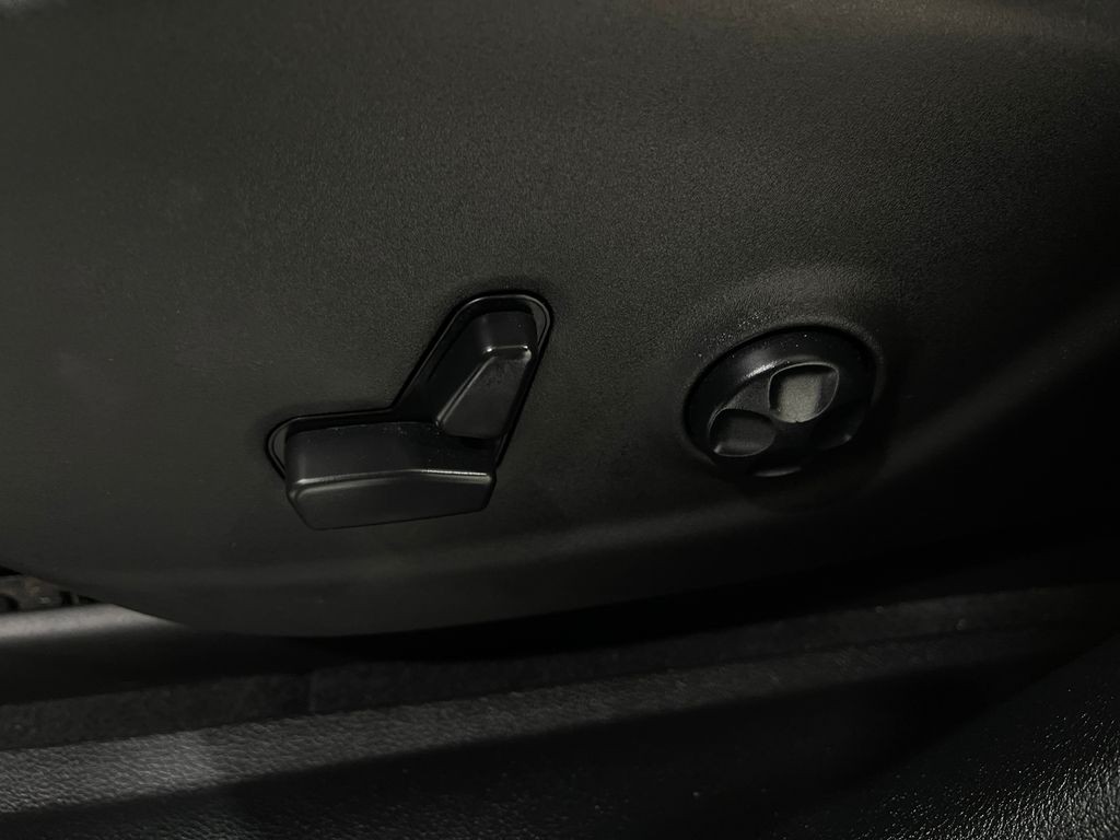 2019 Jeep Cherokee Image 16