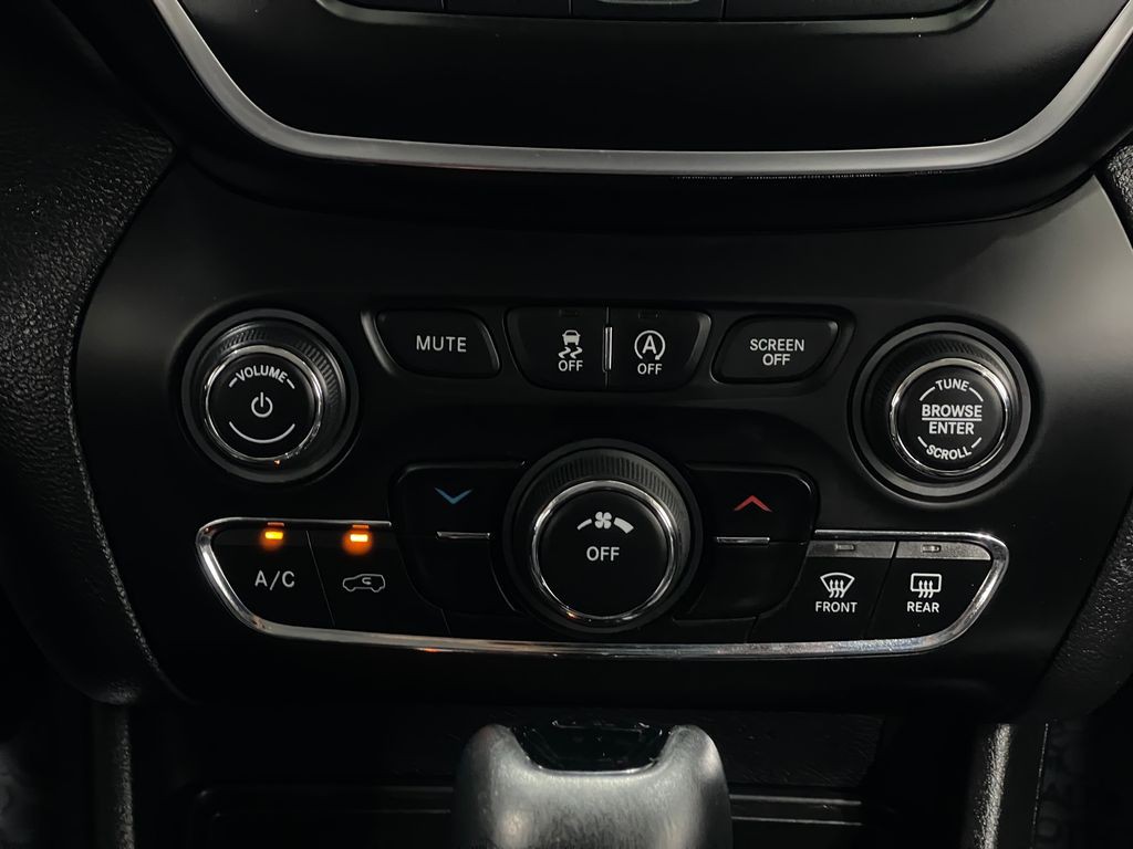 2019 Jeep Cherokee Image 24